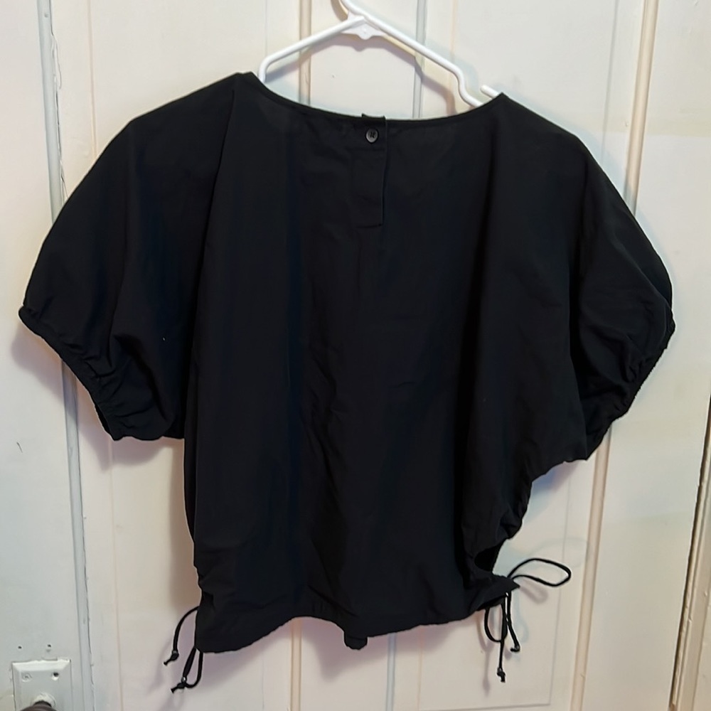 Madewell Embroidered Poplin Puff-Sleeve Cutout Crop Top in True Black - Picture 10 of 12